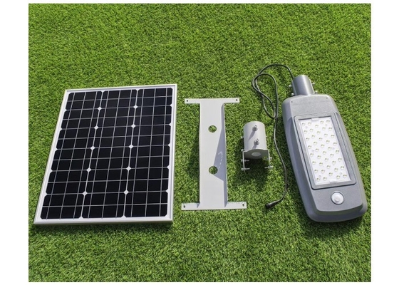 Durable Solar Powered LED Street Light 5500K IP65 50W With Rotatable Solar Panel